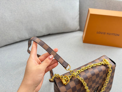 Fashionable Four-Leaf Clover Crossbody Bag