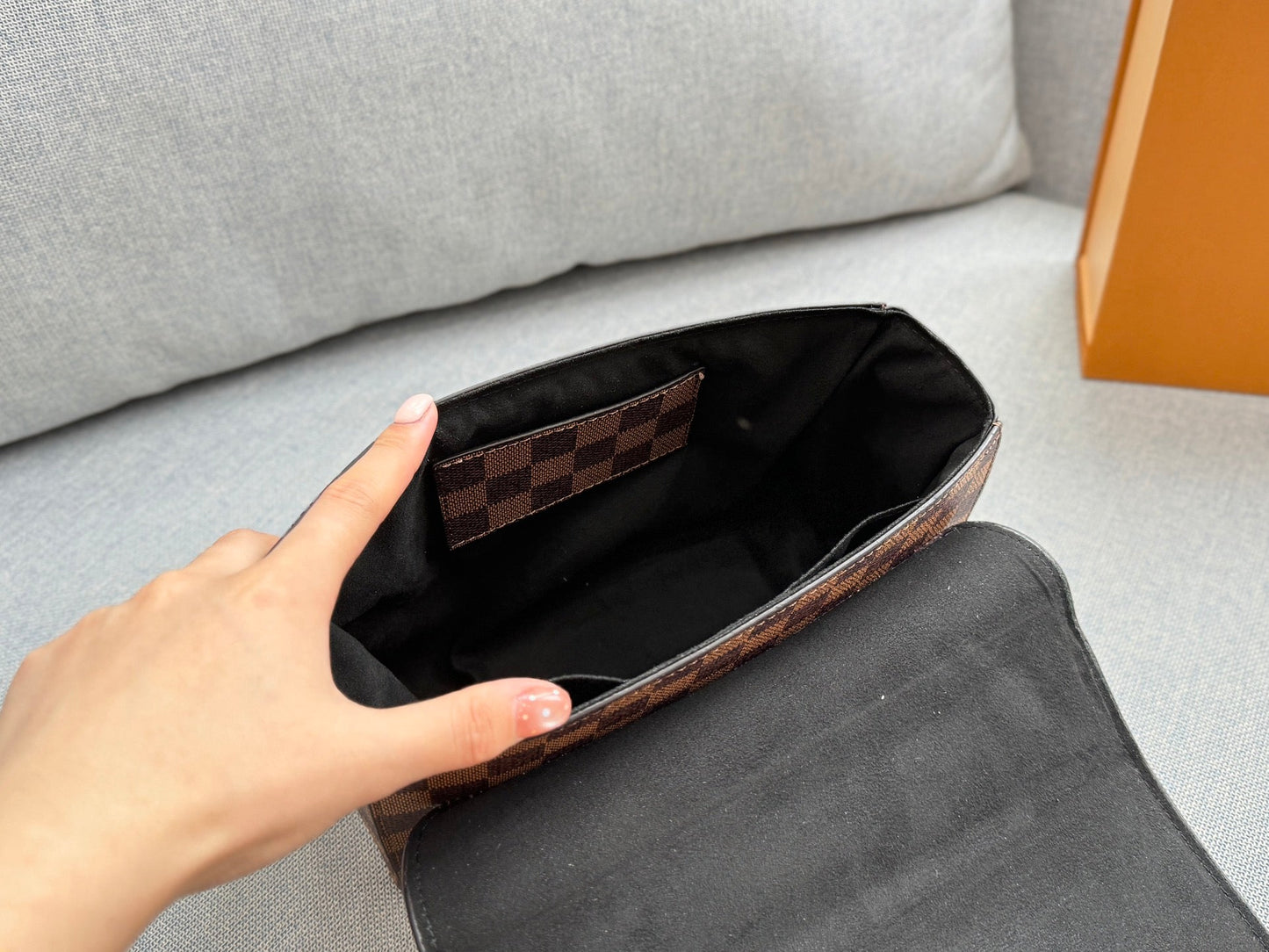 Fashionable Four-Leaf Clover Crossbody Bag