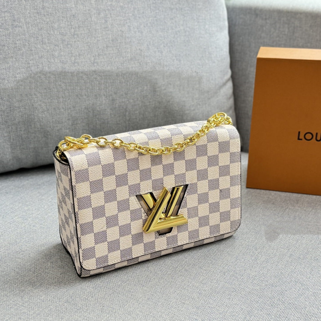 Fashionable Four-Leaf Clover Crossbody Bag