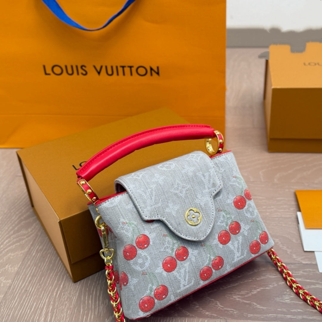 Fashionable Four-Leaf Clover Crossbody Bag