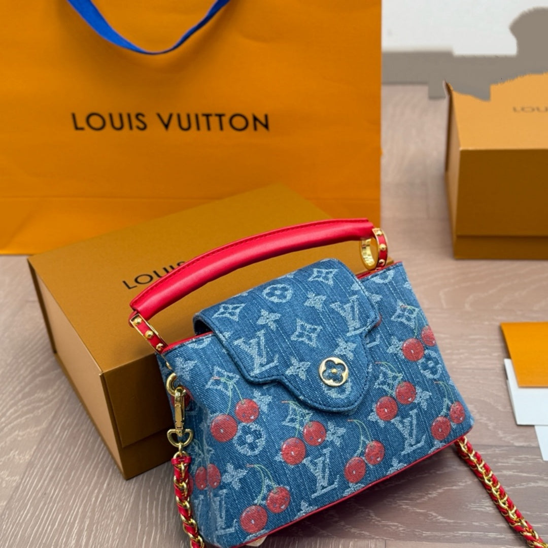 Fashionable Four-Leaf Clover Crossbody Bag