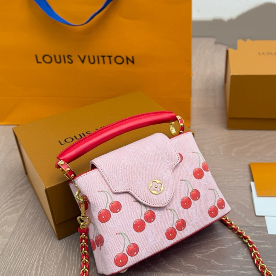 Fashionable Four-Leaf Clover Crossbody Bag