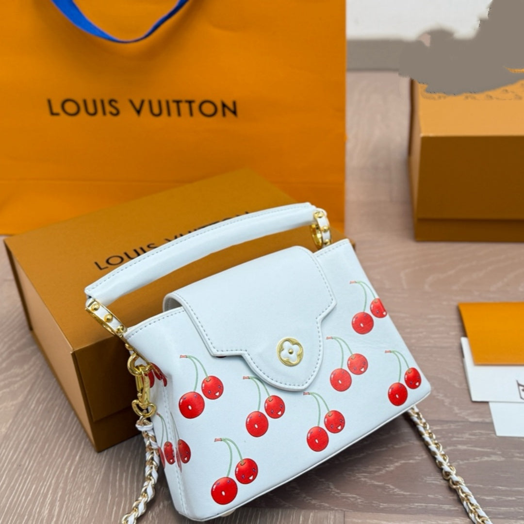 Fashionable Four-Leaf Clover Crossbody Bag