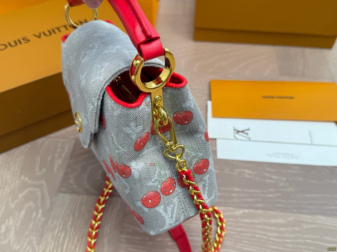 Fashionable Four-Leaf Clover Crossbody Bag