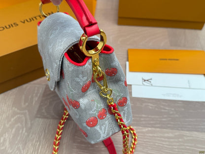 Fashionable Four-Leaf Clover Crossbody Bag