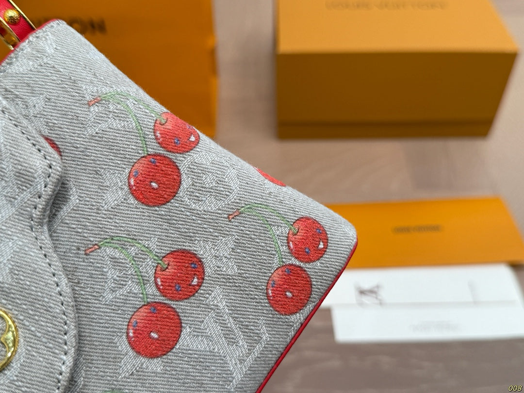 Fashionable Four-Leaf Clover Crossbody Bag