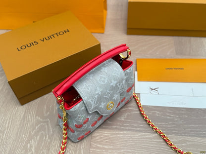 Fashionable Four-Leaf Clover Crossbody Bag