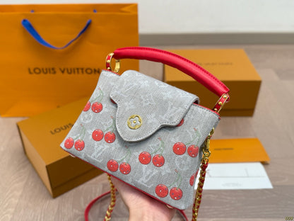 Fashionable Four-Leaf Clover Crossbody Bag