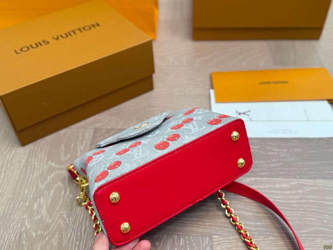 Fashionable Four-Leaf Clover Crossbody Bag