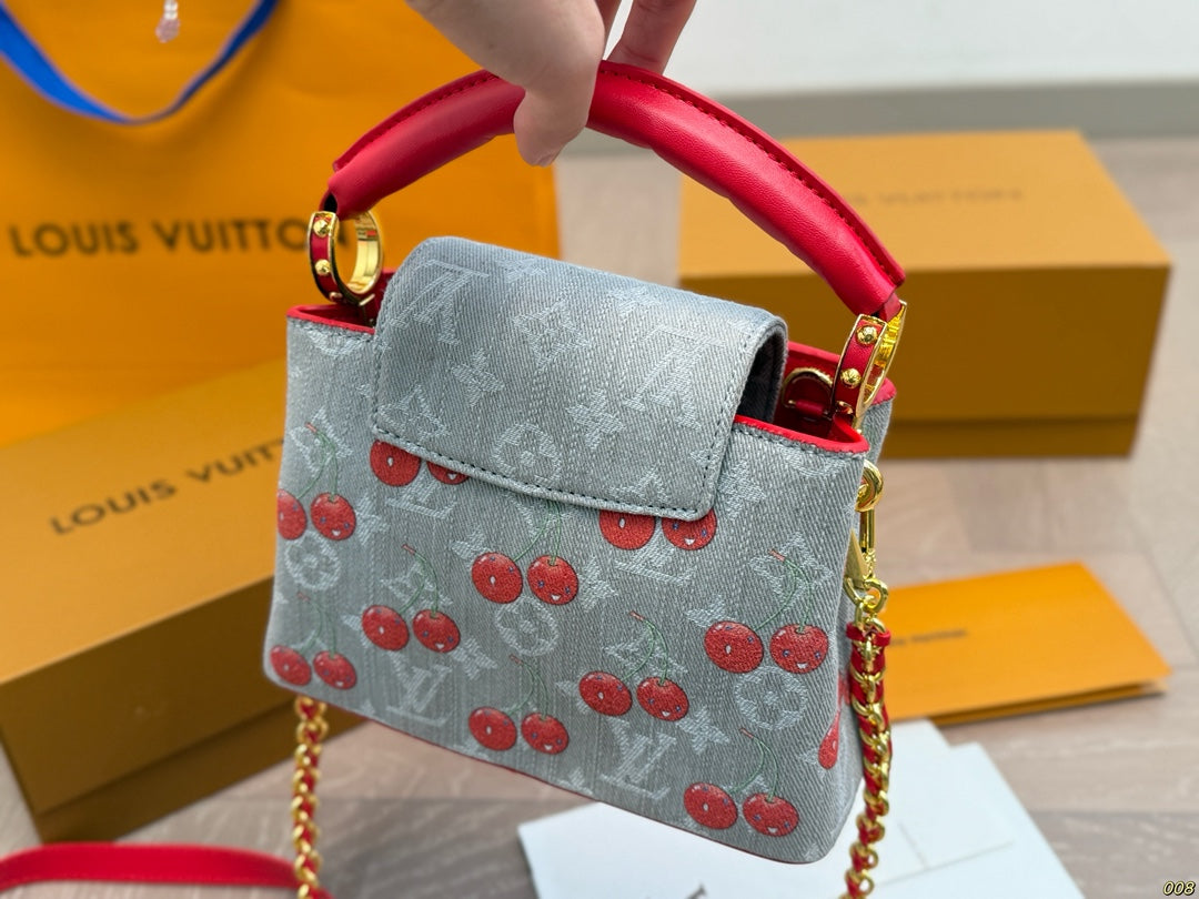 Fashionable Four-Leaf Clover Crossbody Bag