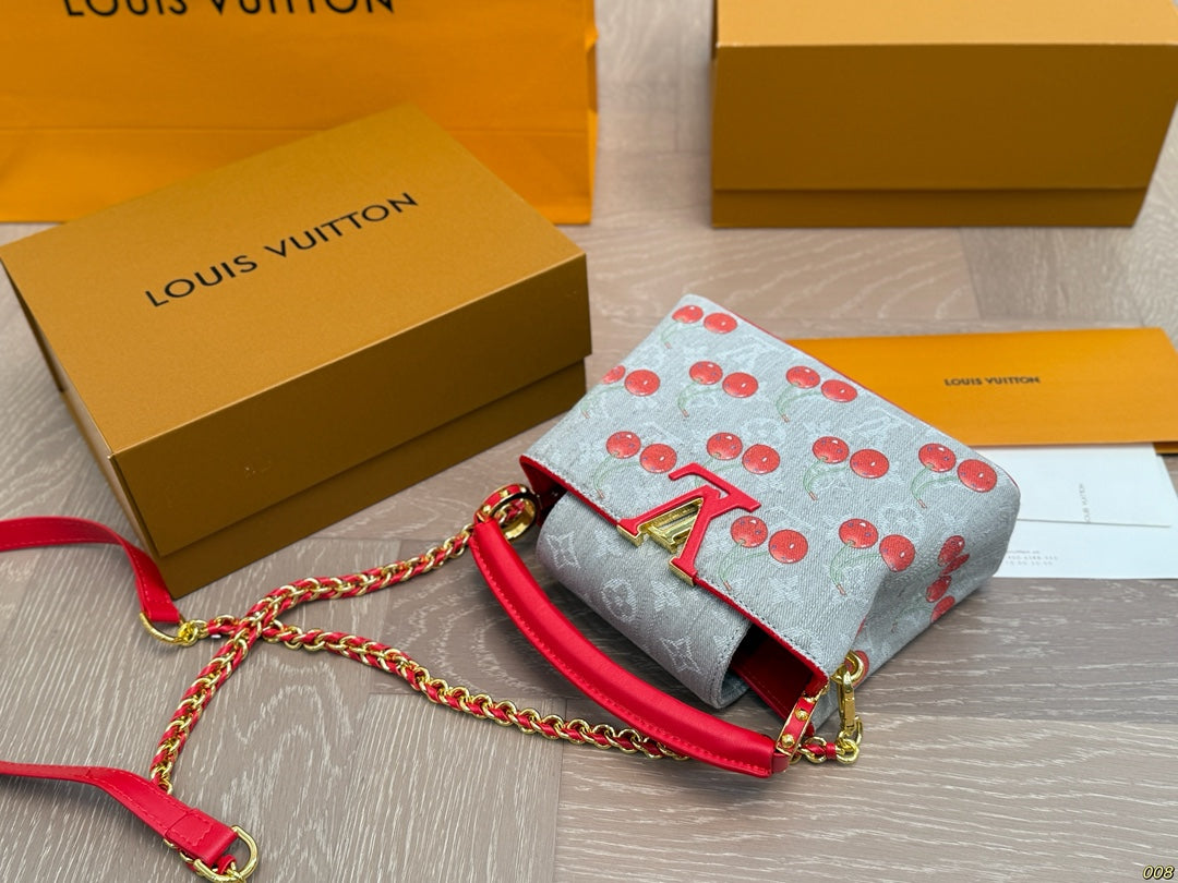 Fashionable Four-Leaf Clover Crossbody Bag