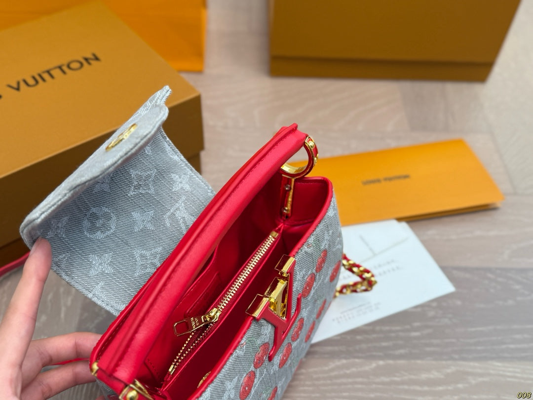 Fashionable Four-Leaf Clover Crossbody Bag