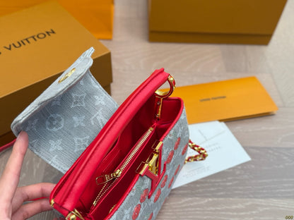 Fashionable Four-Leaf Clover Crossbody Bag