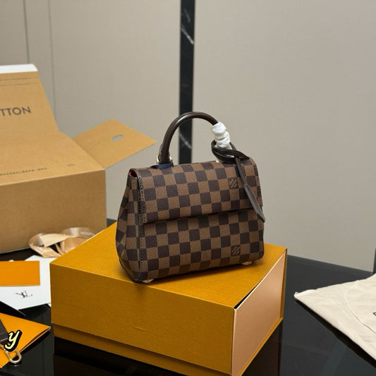 Fashionable Four-Leaf Clover Handbag