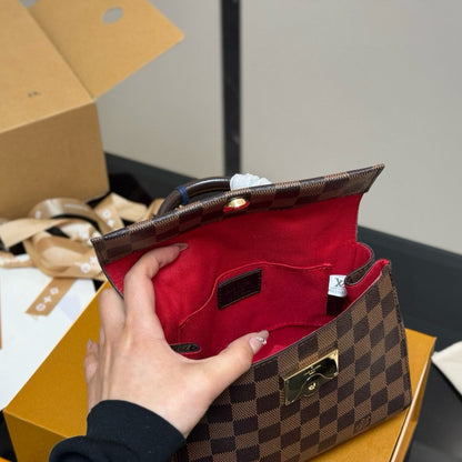 Fashionable Four-Leaf Clover Handbag