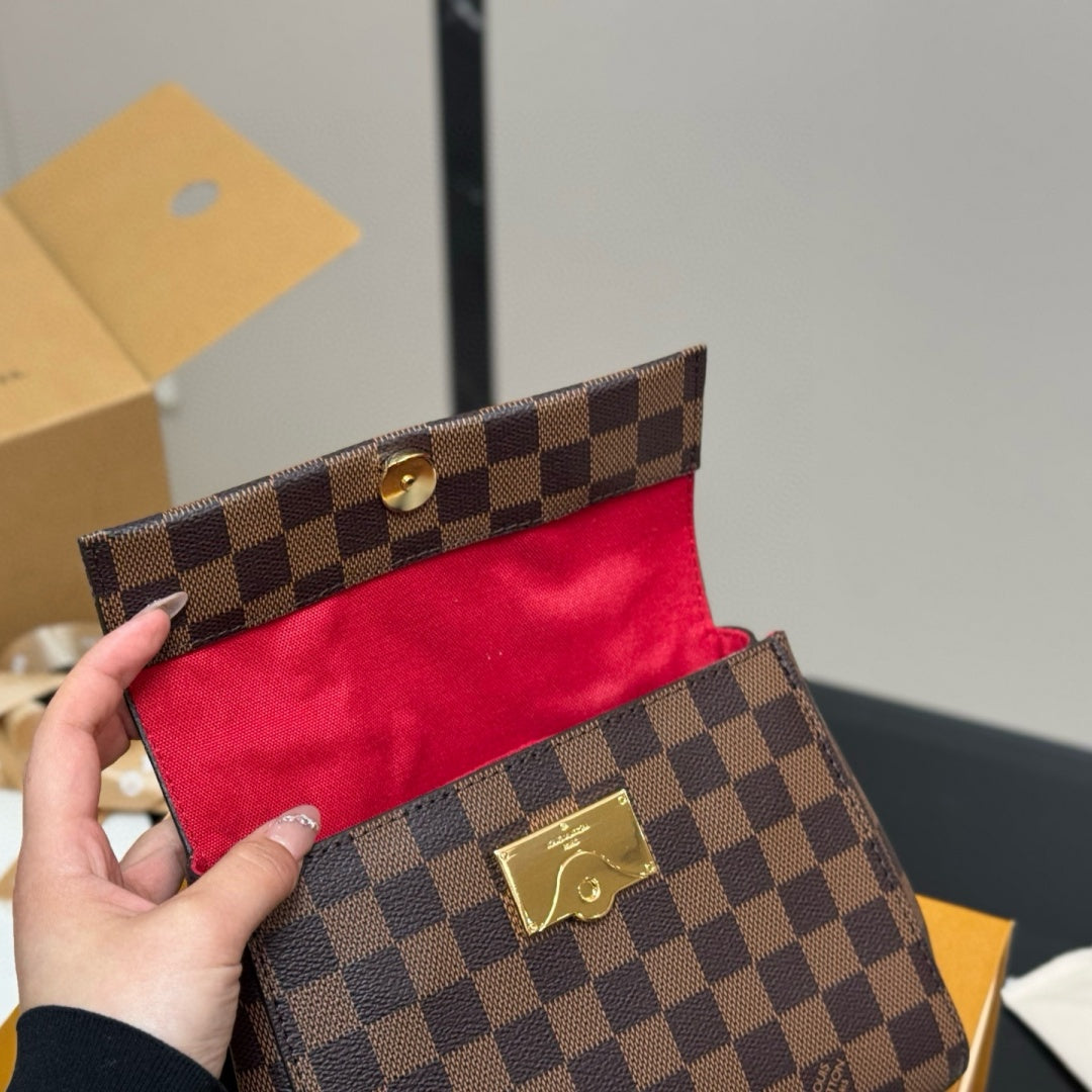 Fashionable Four-Leaf Clover Handbag