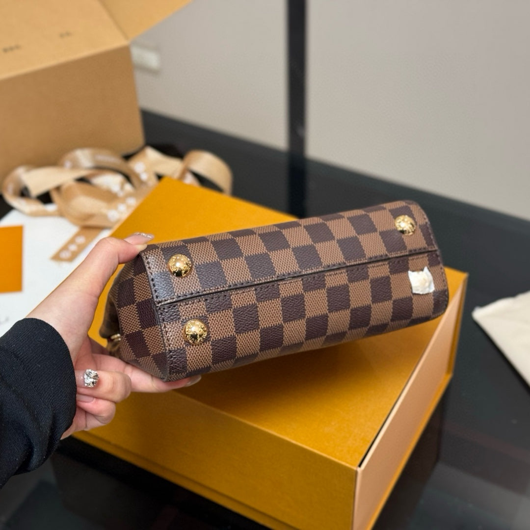 Fashionable Four-Leaf Clover Handbag