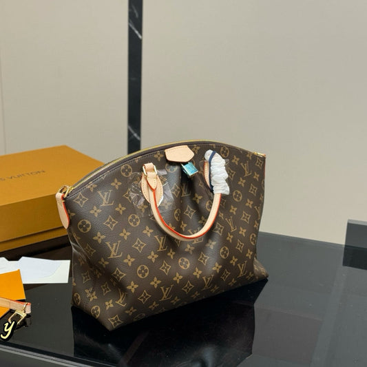 Fashionable Four-Leaf Clover Handbag