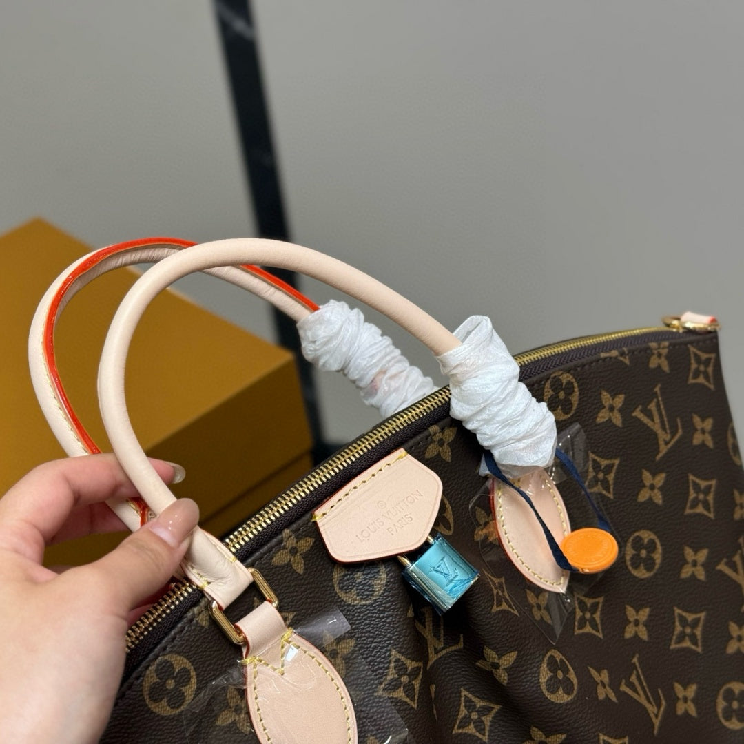 Fashionable Four-Leaf Clover Handbag