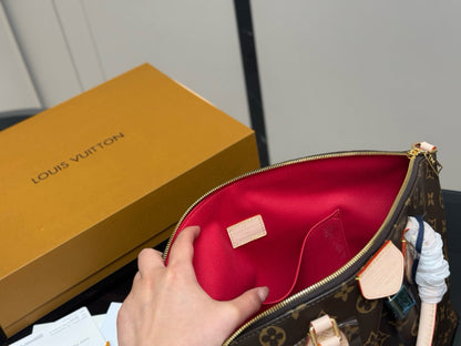 Fashionable Four-Leaf Clover Handbag