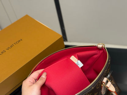 Fashionable Four-Leaf Clover Handbag