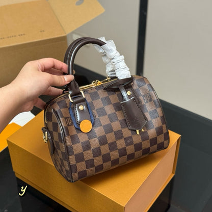 Fashionable Four-Leaf Clover Handbag