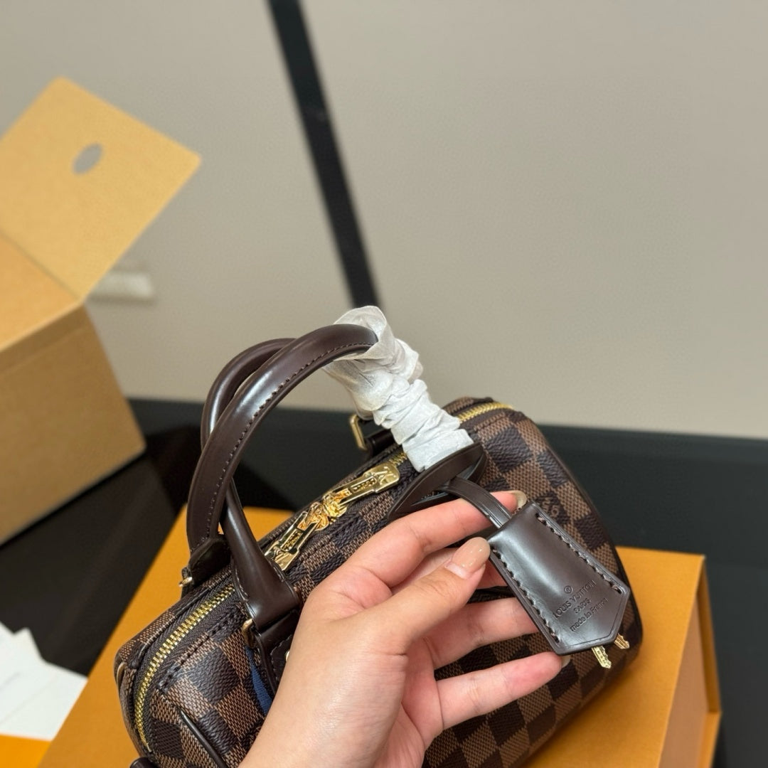 Fashionable Four-Leaf Clover Handbag