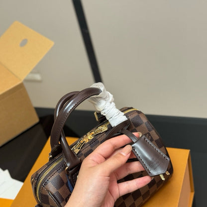 Fashionable Four-Leaf Clover Handbag