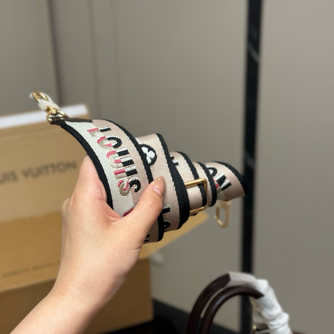 Fashionable Four-Leaf Clover Handbag