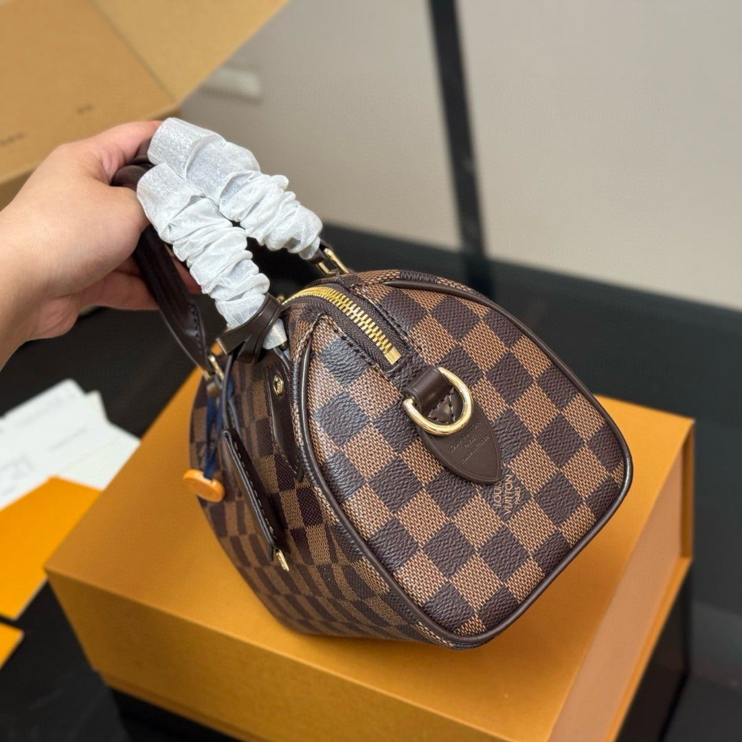 Fashionable Four-Leaf Clover Handbag