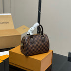 Fashionable Four-Leaf Clover Handbag