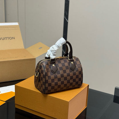 Fashionable Four-Leaf Clover Handbag