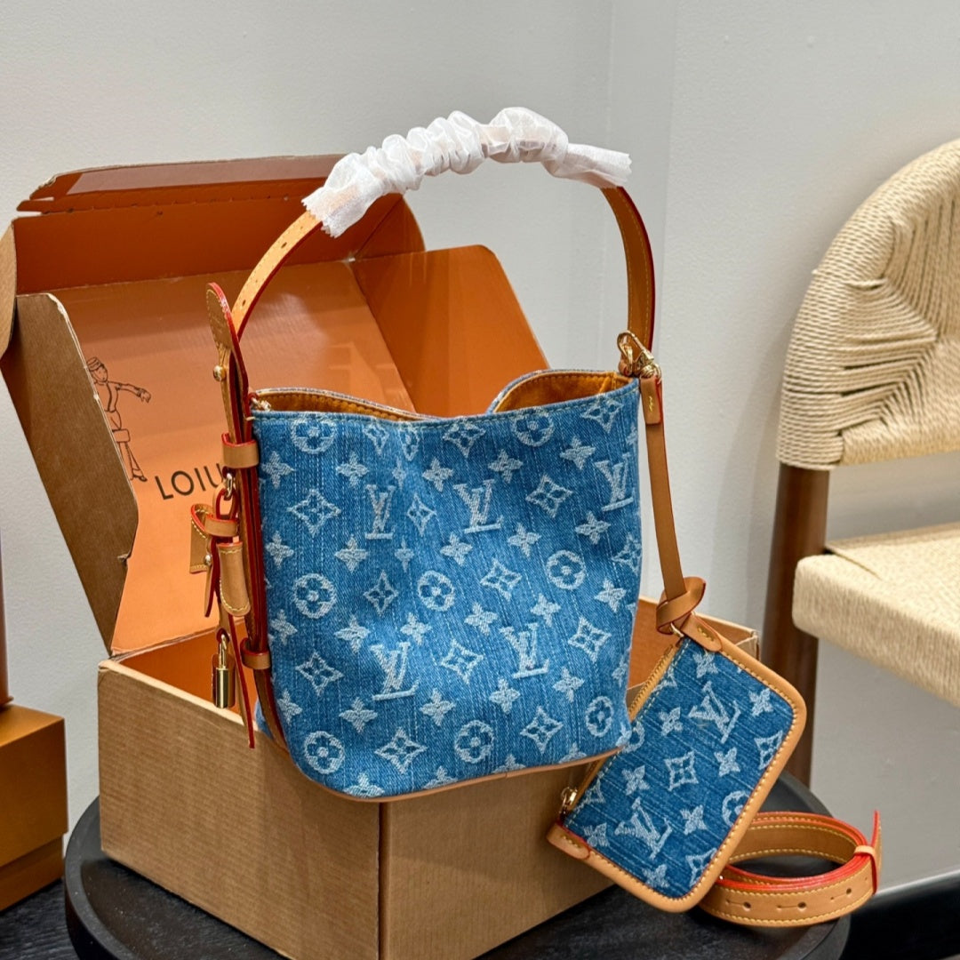 Fashionable Four-Leaf Clover Shoulder Bag