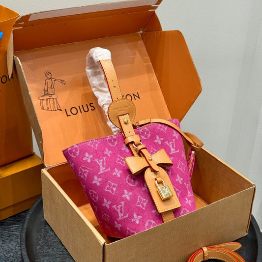 Fashionable Four-Leaf Clover Shoulder Bag