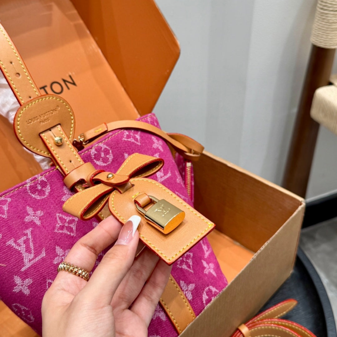 Fashionable Four-Leaf Clover Shoulder Bag