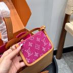 Fashionable Four-Leaf Clover Shoulder Bag