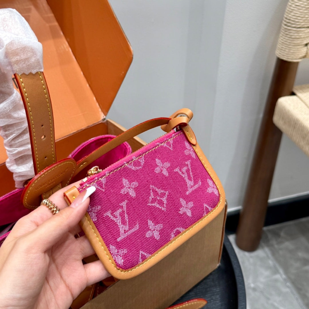 Fashionable Four-Leaf Clover Shoulder Bag