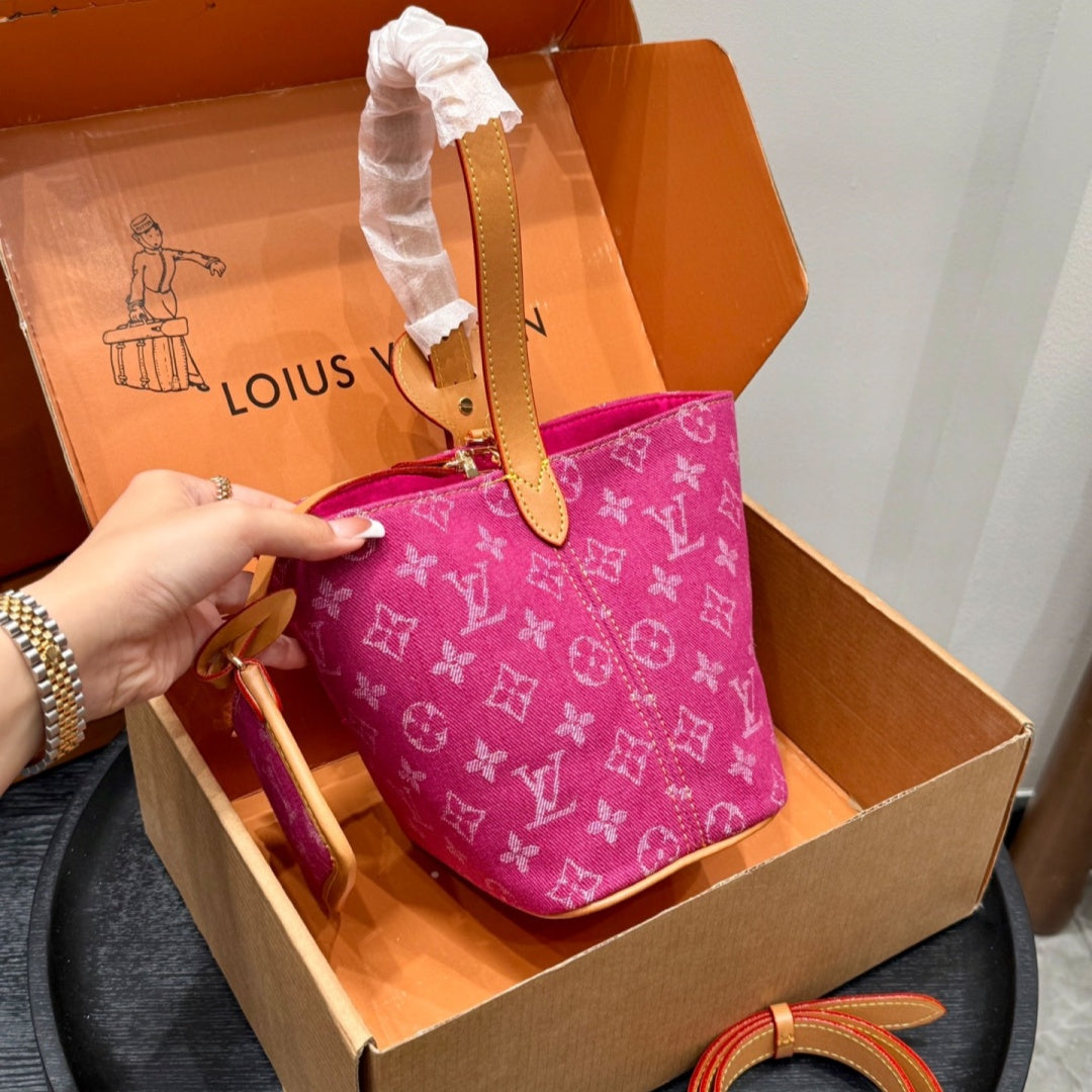 Fashionable Four-Leaf Clover Shoulder Bag