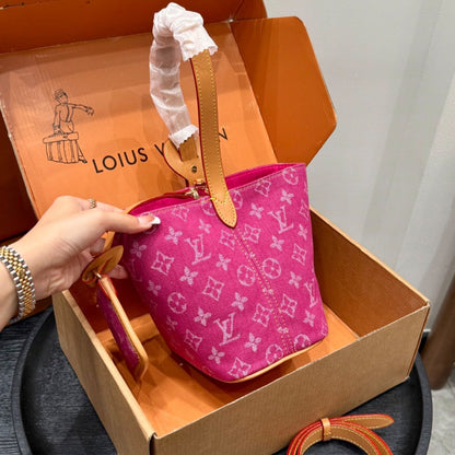 Fashionable Four-Leaf Clover Shoulder Bag