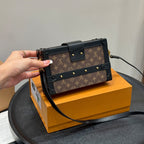 Fashionable Four-Leaf Clover Crossbody Bag