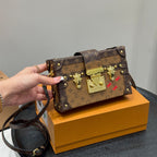 Fashionable Four-Leaf Clover Crossbody Bag