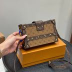 Fashionable Four-Leaf Clover Crossbody Bag