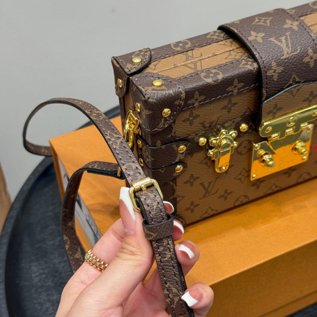 Fashionable Four-Leaf Clover Crossbody Bag