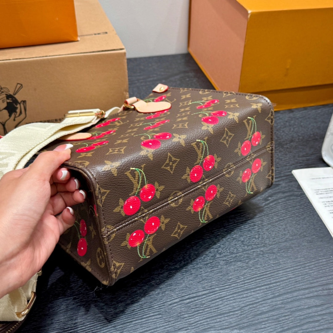 Fashionable Four-Leaf Clover Handbag