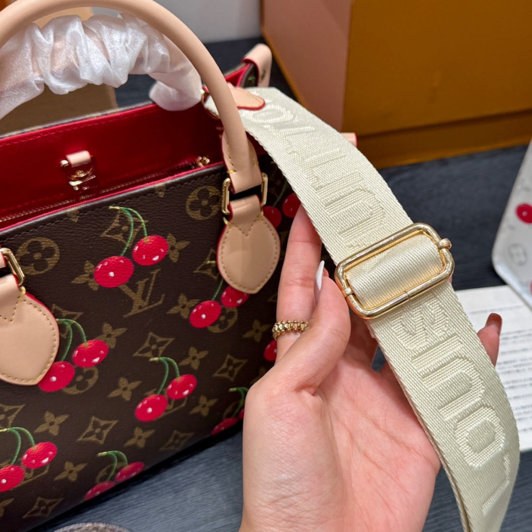 Fashionable Four-Leaf Clover Handbag