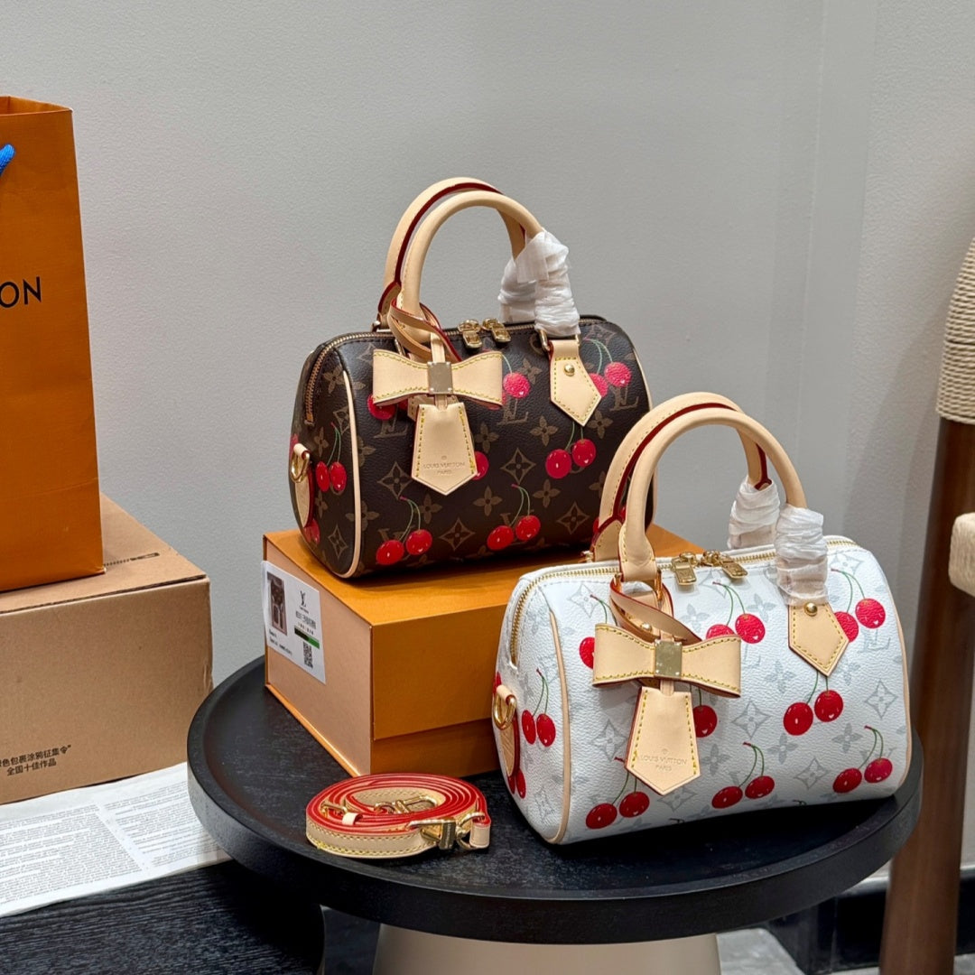 Fashionable Four-Leaf Clover Handbag