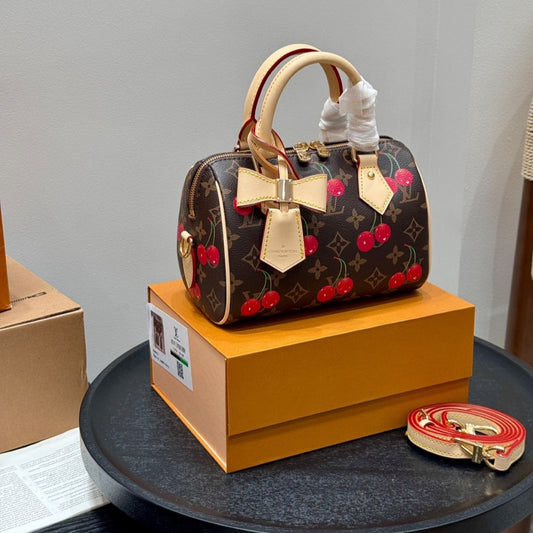 Fashionable Four-Leaf Clover Handbag