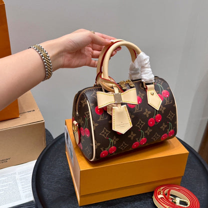 Fashionable Four-Leaf Clover Handbag