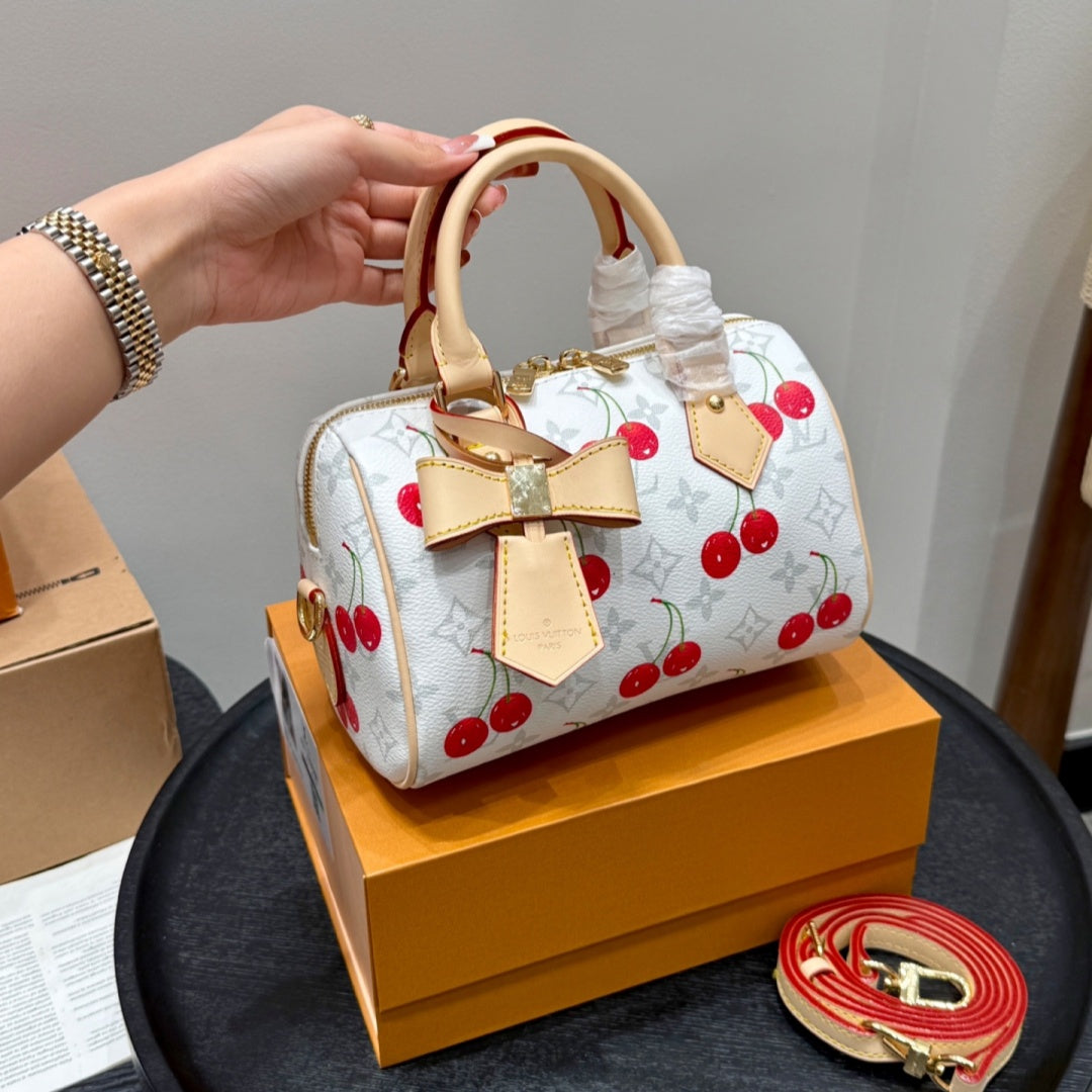 Fashionable Four-Leaf Clover Handbag