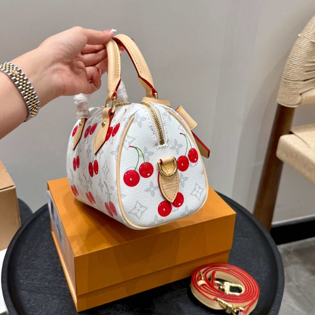 Fashionable Four-Leaf Clover Handbag